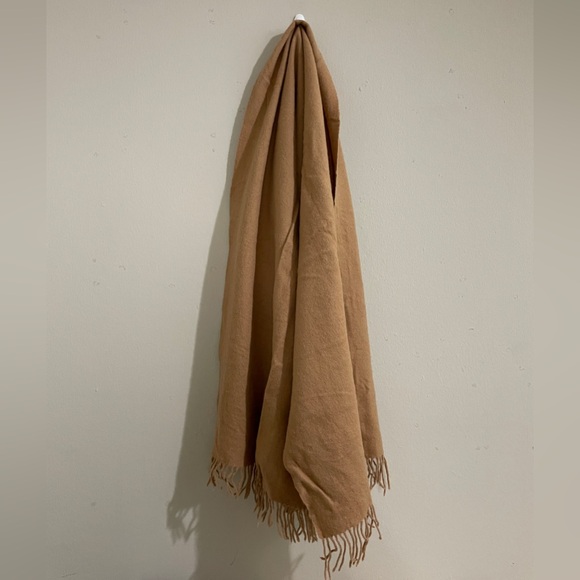 & Other Stories Beige/Camel 100% Wool Fringe Blanket Scarf - Picture 5 of 6